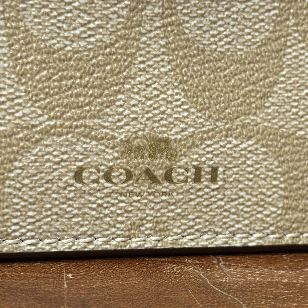 COACH Card Case In Signature and Chalk Leather - Picture 3 of 11